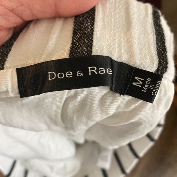 Doe & Rae 100Linen Shorts - Picture 6 of 7